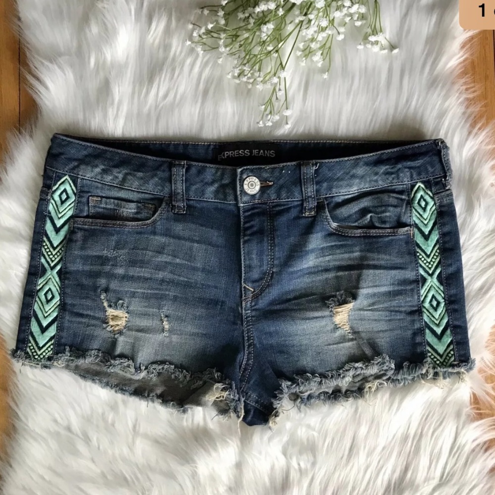 Express Women’s Jean Shorts Size 10 Blue Zig Zag